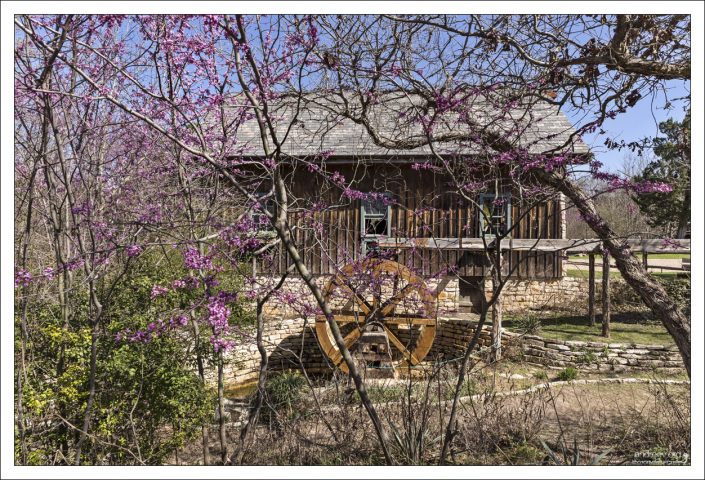 Мельница Homestead Gristmill, с деревянным каркасом, построена примерно в 1760 году.
