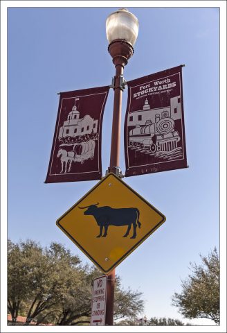 Знаки на дорогах в Форт-Стоктоне.