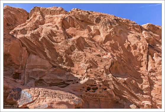 Valley of Fire не зря носит свое имя: пламя здесь как бы застыло в камне.