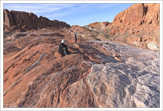 Посещение Огненной Волны возможно только от рассвета до заката.