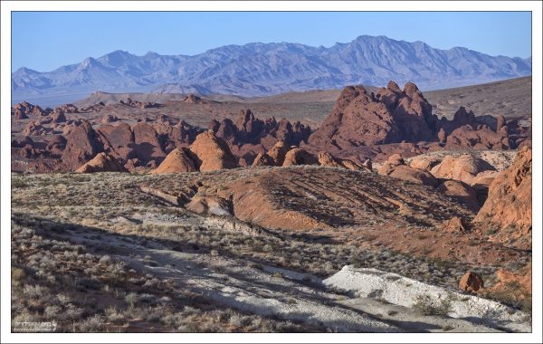 Сложные сдвиги в земной коре создали современный ландшафт парка Valley of Fire.