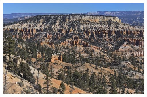 Национальный парк Брайс-Каньон расположен на восточной окраине плато Паунсаугант (Paunsaugunt Plateau) в штате Юта.