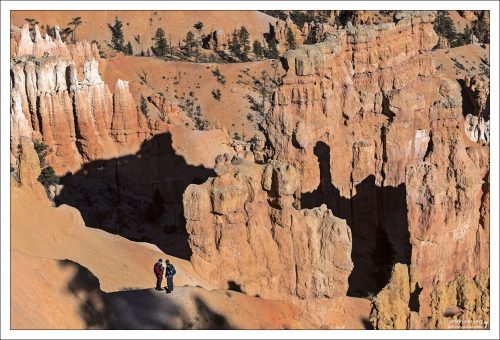 Тени от худу из-за вечернего солнца придают каньону особую глубину.