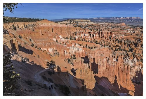 В Брайс-Каньоне есть восемь отмеченных и обслуживаемых пешеходных маршрутов, по которым можно пройти менее чем за день.