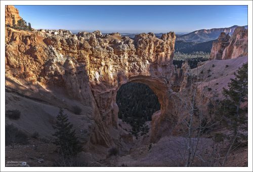 Natural bridge - естественная арка-мост в Брайс-каньоне.
