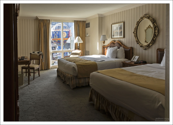 Номер в гостинице Paris.