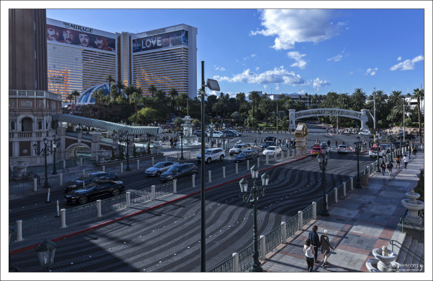 Многие из крупнейших в мире отелей, казино и курортов находятся на Стрипе.