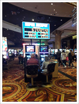 Казино в отеле Цезарь (Caesars Palace).