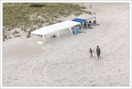 Белоснежный пляж Madeira Beach на западной стороне Флориды.