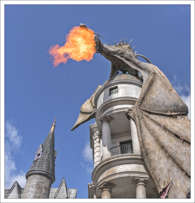 По признаниям фанатов, бывавших во многих тематических парках, это один из самых впечатляющих и технически сложных аттракционов всего Орландо.