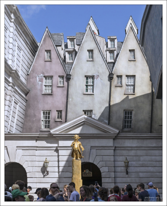 Камера хранения в парке.