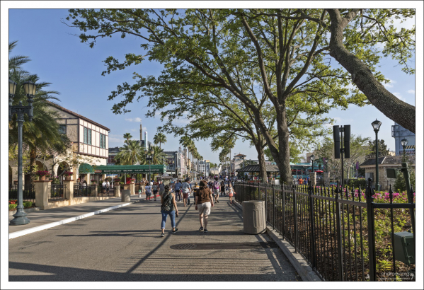 Парк Universal Studios был открыт в июне 1990 года.