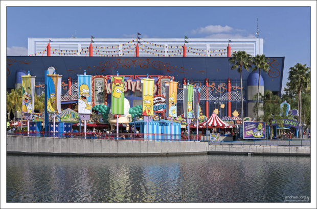 Баннеры с персонажами из мультфильма "The Simpsons".