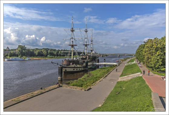 Ресторан Фрегат "Флагман" напротив Новгородского Кремля.