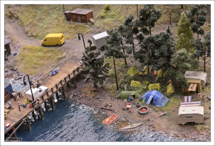 Палаточный лагерь.
Для постоянного сервисного и аварийного обслуживания на макете применено более 130 замаскированных люков, использование которых позволяет обеспечить доступ персонала к любой точке поверхности.