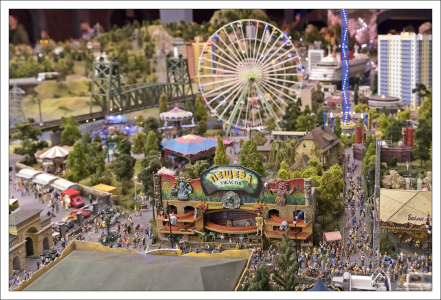 Парк аттракционов.