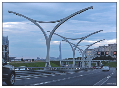 Газпромовская кукурузина Лахта-центр в Приморском районе Петербурга.