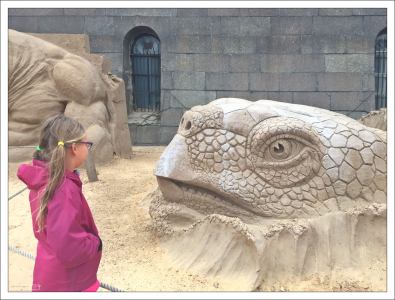 Фестиваль песчаных скульптур возле Петропавловки.