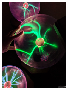 Плазменные светильники в Музее оптики.