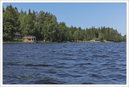 Большое Лесное озеро и карельский лес.
До 1939 года место, где сегодня находится база отдыха Илоранта, называлось «Карисалми», что означает «Каменистая протока», и входило в состав Выборгской губернии Финляндии. Озеро носило название «Салоярви» («озеро в глухом лесу»).
В середине 60-х годов прошлого века здесь были расположены базы отдыха для трудящихся ленинградских предприятий «Электрик» и «Электросила».