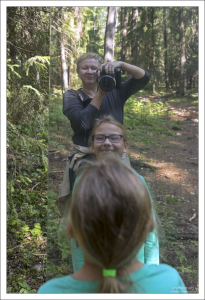 Неожиданное зеркало в лесу.