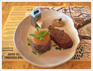 Холодец с хреном в гастро-пабе "Иван да Марья" на Невском проспекте.