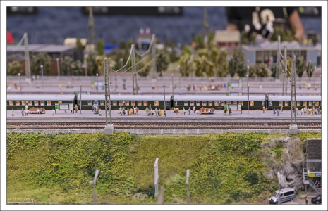 Перемещение модели поезда из Санкт-Петербурга на Дальний Восток занимает 18 минут.