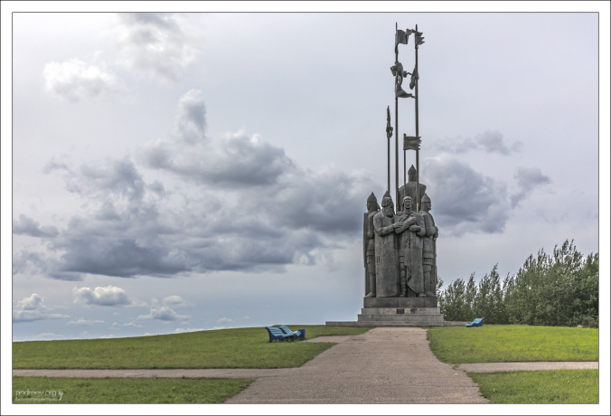 Монумент "В память о Ледовом побоище" в Псковской области.