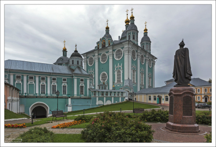 Собор Успения Пресвятой Богородицы — православный храм в Смоленске. Находится в центральной части города на Соборной горе. 17-й век.