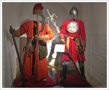 Музей военной истории "Башня Громовая" в Смоленске.
Форма воинов времен Смоленской войны 1632—1634 годов.