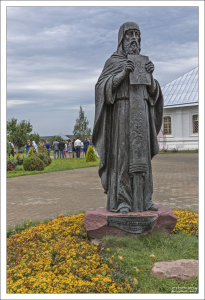 Памятник Герасиму Болдинскому на территории Иоанно-Предтеченского монастыря.