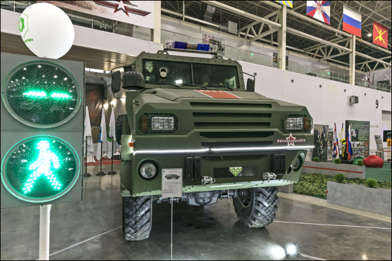 Специальный бронированный автомобиль "Федерал-М" для выполнения задач военной полиции.
Разработан на базе советского грузового автомобиля Урал-4320.