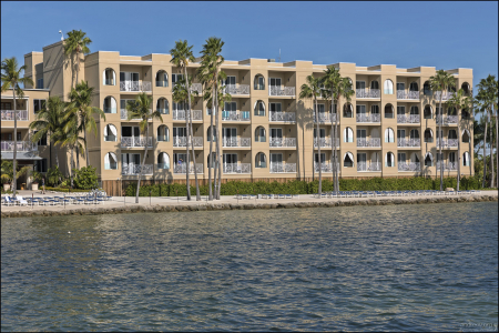 Номера в гостинице <a href="https://www.booking.com/hotel/us/cheeca-lodge-spa.en-us.html?aid=353911" target="_blank" rel="noopener">Cheeca Lodge</a> на острове Islamorada.