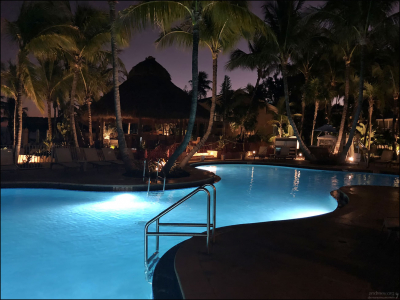 Один из бассейнов только для взрослых.