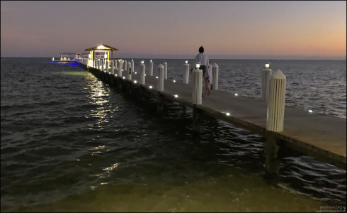 Пирс возле гостиницы.