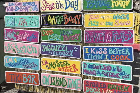 Сувенирные таблички с дурацкими (и не очень :) надписями.