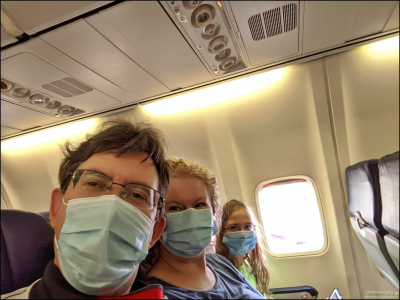 Первый раз в самолете в масках.