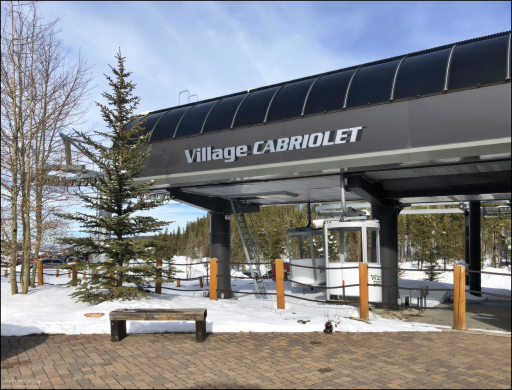 The Winter Park Village Cabriolet - гондолы открытого типа, которые за 2 минуты довозят от The Village до тюбинг-холма.
