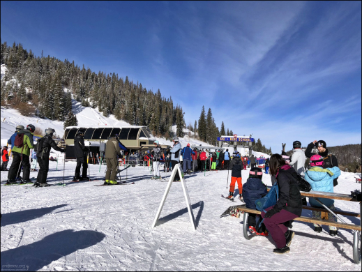 Сбор детей в лыжную школу.