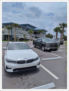 Выданный в автопрокате BMW 330 (не заказывали).