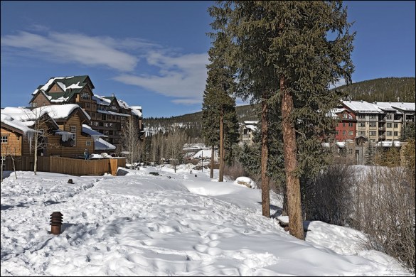 Снежная деревня на базе горнолыжного курорта Winter Park.
