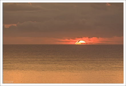 Солнце садится в Мексиканский залив.