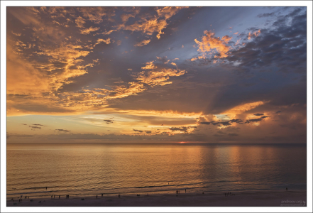 Проверить расписание восходов и закатов можно вот здесь:
https://www.timeanddate.com/sun/@4163388