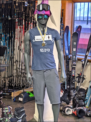 Троллинг от владельцев магазина Christy Sports в сторону спортсменов-мужчин, соревнующихся вместе с женщинами.