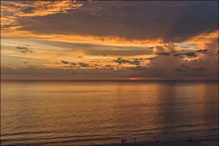 Бесценная возможность снимать закаты, не выходя из дома.