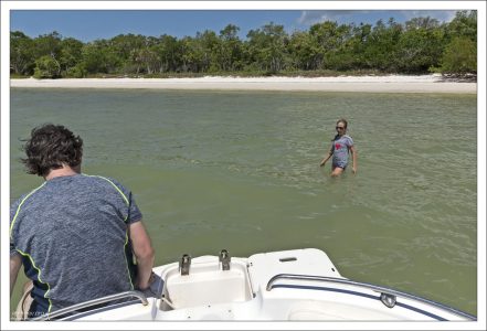 Один из необитаемых островков по пути.