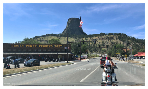 Сувенирный магазин при кемпинге KOA на подъезде к Башне дьявола.