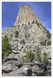 Название «Башня Дьявола» возникло в 1875 году во время экспедиции под руководством полковника Ричарда Ирвинга Доджа, когда его переводчик неверно истолковал местное название, означающее «Башня Плохого Бога».