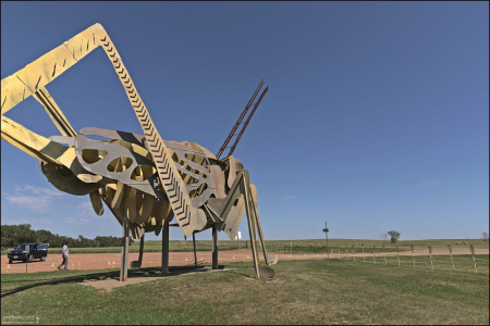 18-метровый кузнечик вдоль шоссе Enchanted highway.