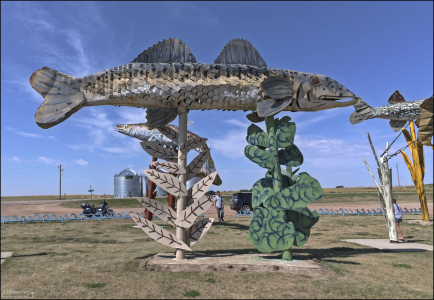 Задумал проект и начал его строить в 1989 году местный художник Garry Greff.